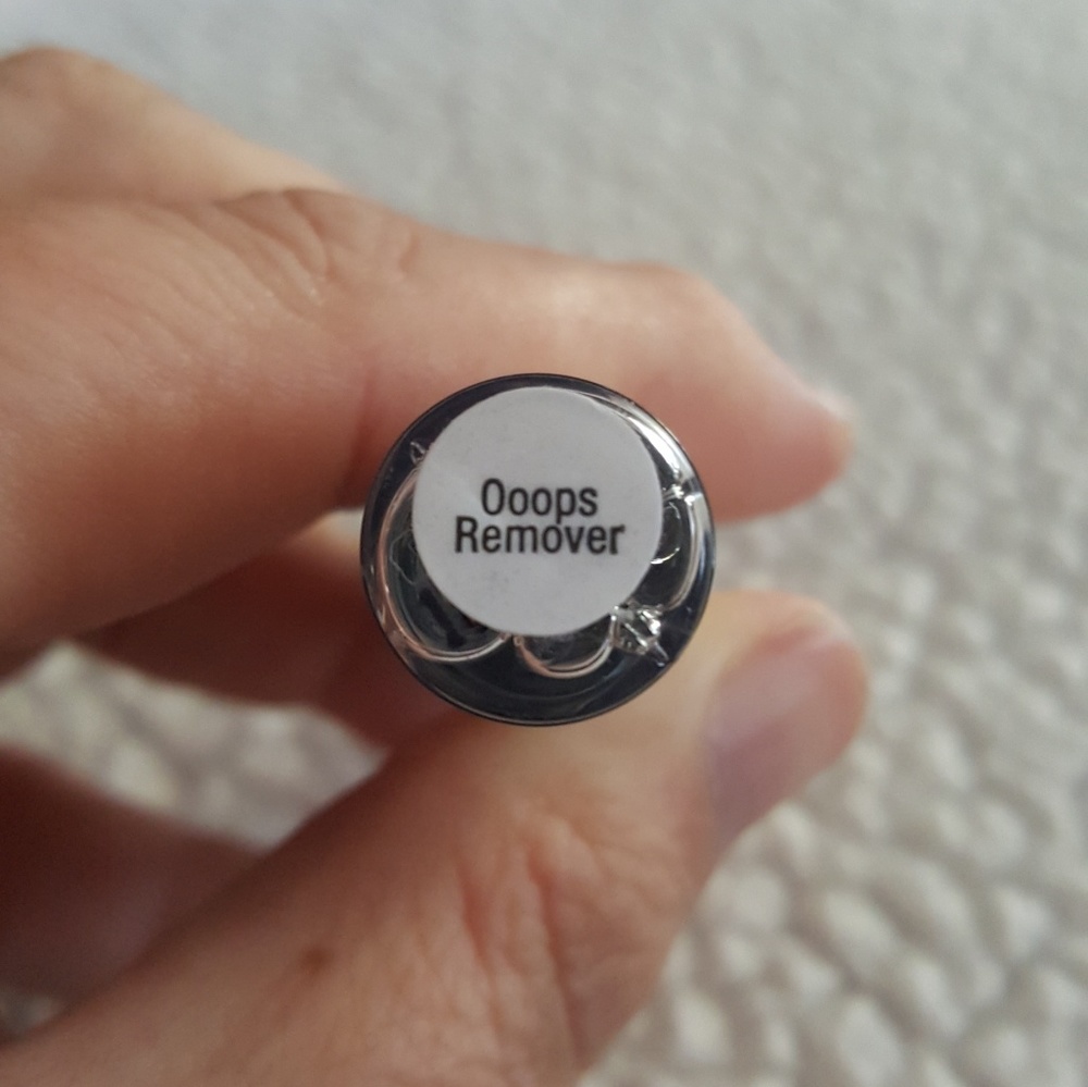 Lipsense Oops Remover